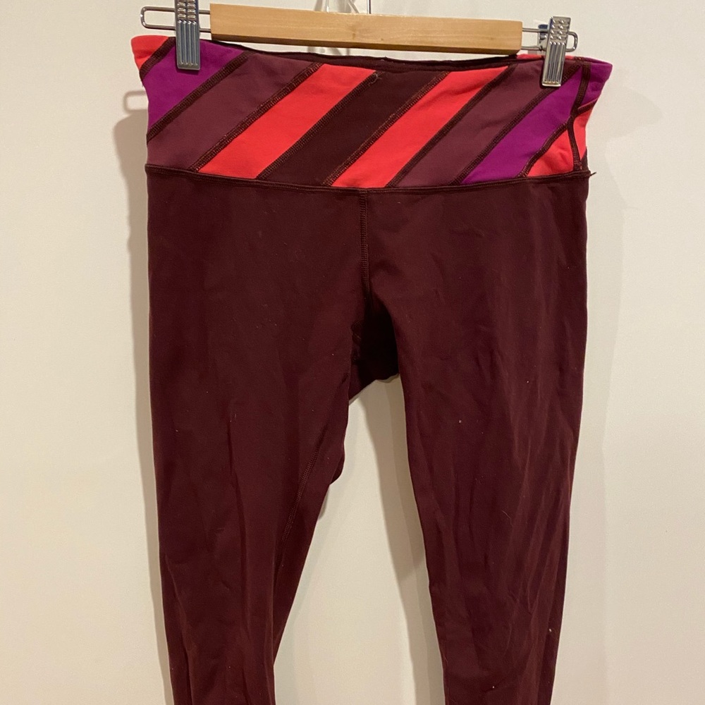 🍋 Rare Lululemon Crops with accent waistband